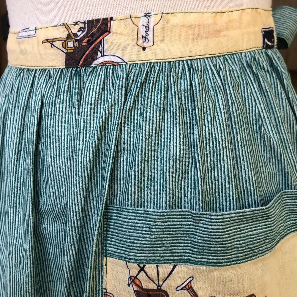 Vintage Green Apron with Pocket Detail